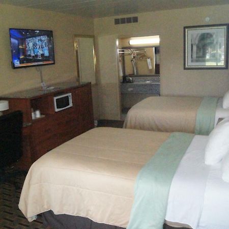 Days Inn By Wyndham Durham/Near Duke University Екстер'єр фото
