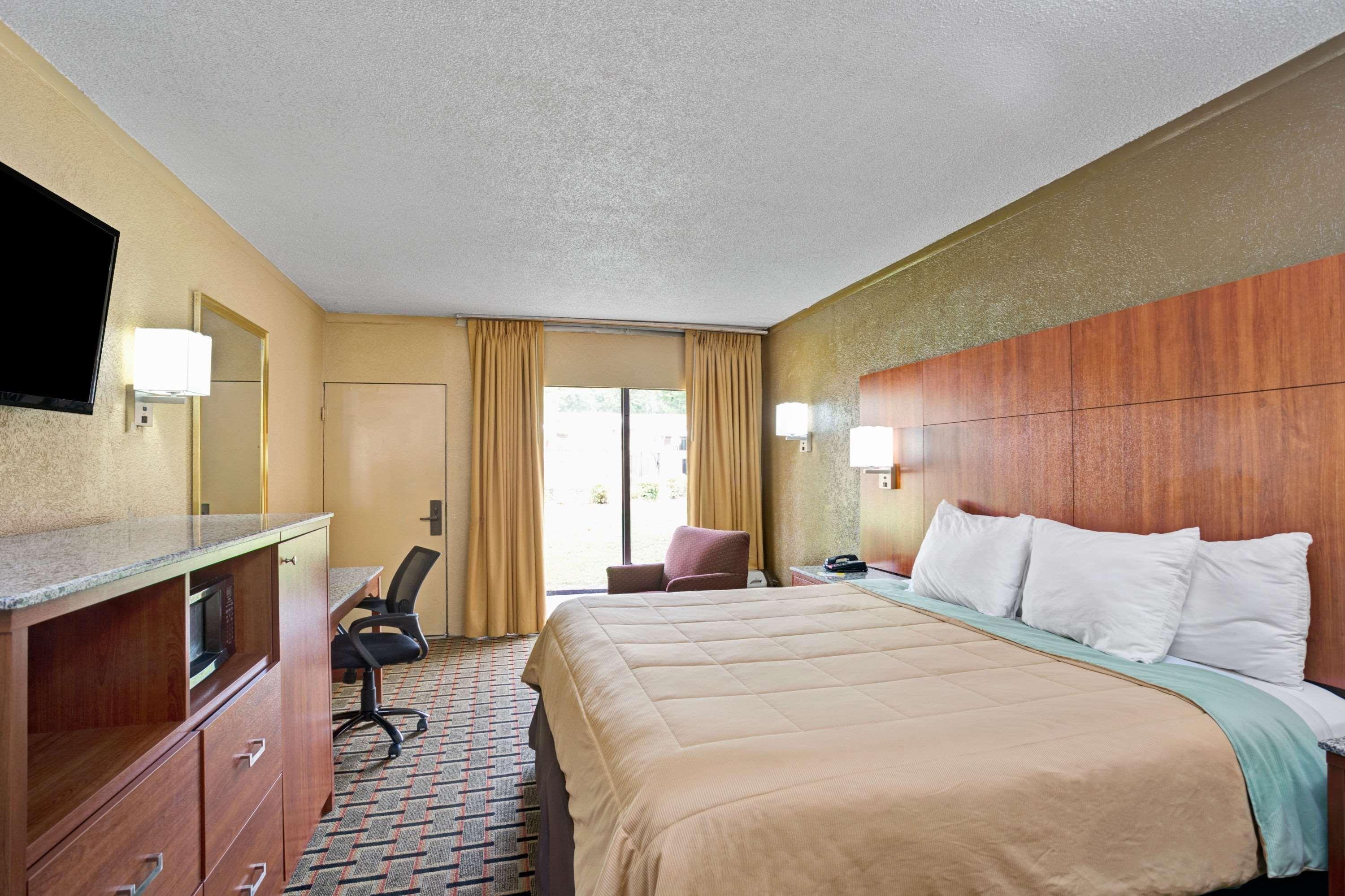 Days Inn By Wyndham Durham/Near Duke University Екстер'єр фото