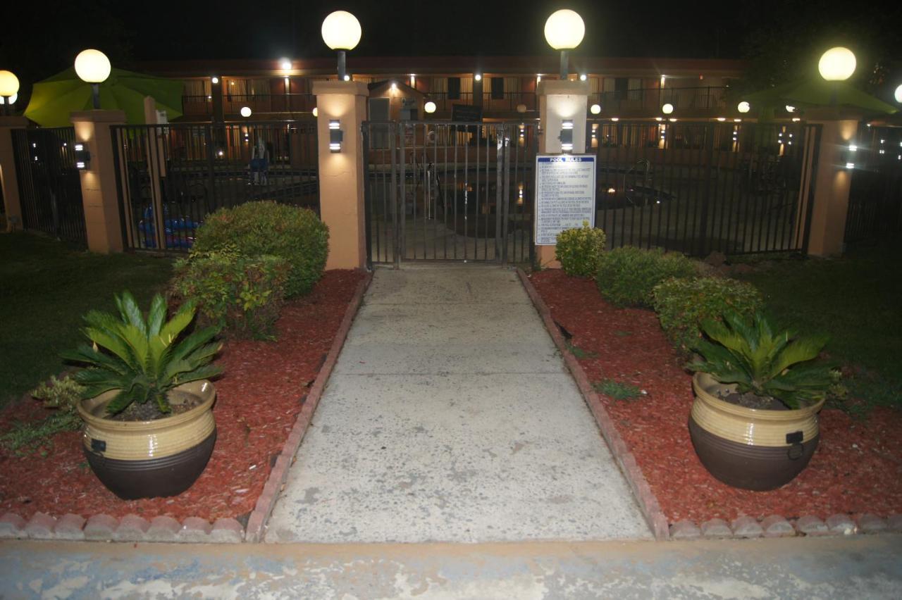 Days Inn By Wyndham Durham/Near Duke University Екстер'єр фото