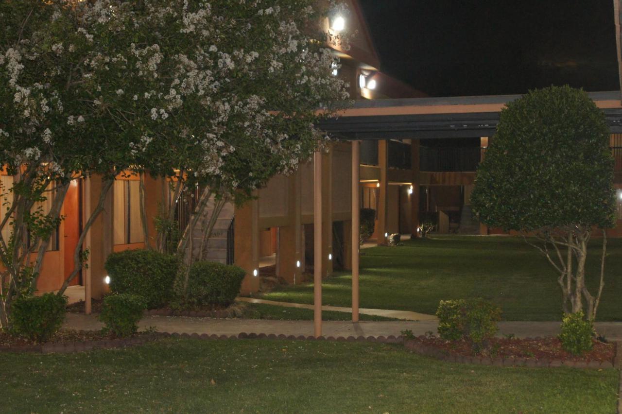 Days Inn By Wyndham Durham/Near Duke University Екстер'єр фото