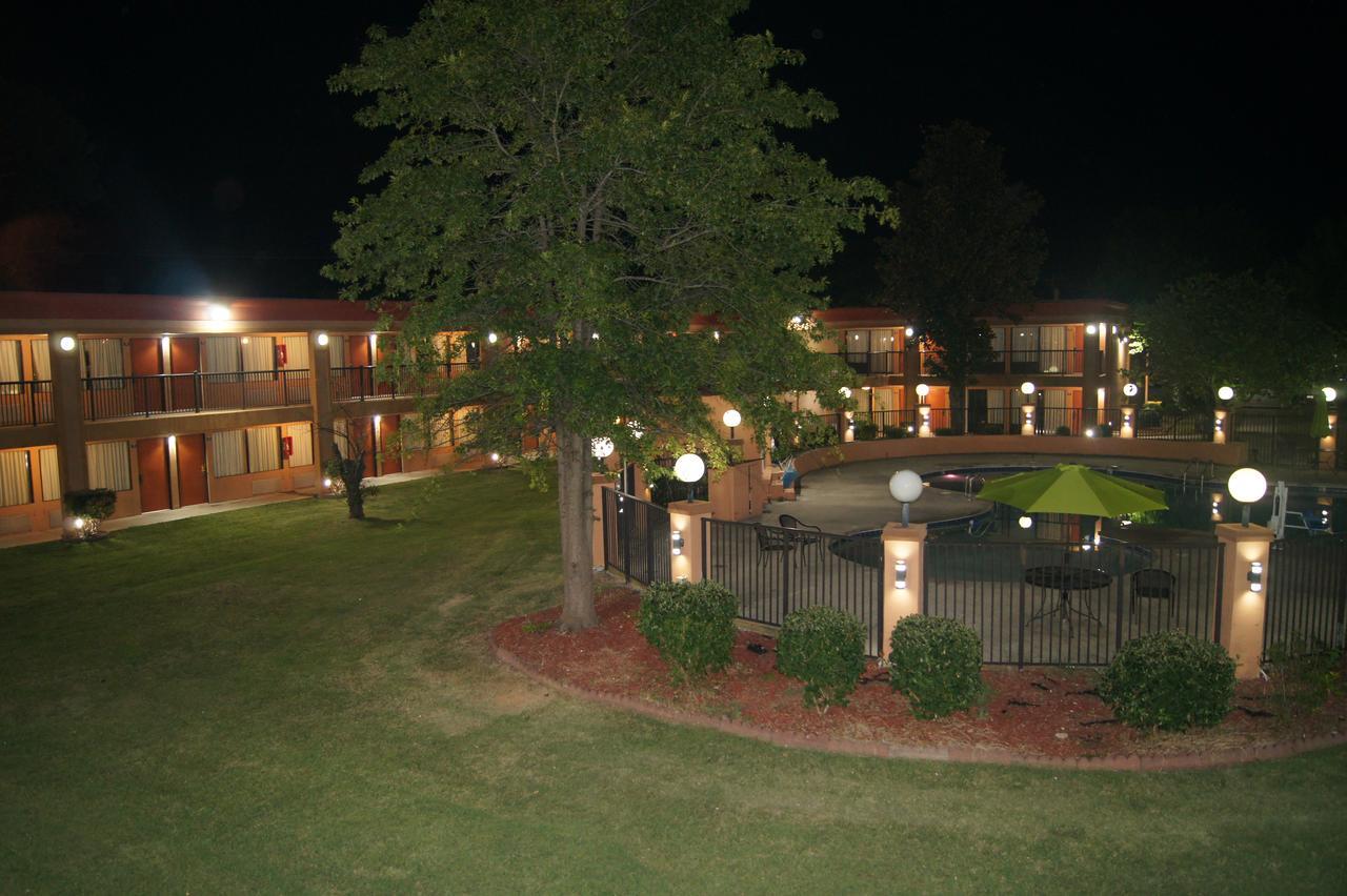 Days Inn By Wyndham Durham/Near Duke University Екстер'єр фото