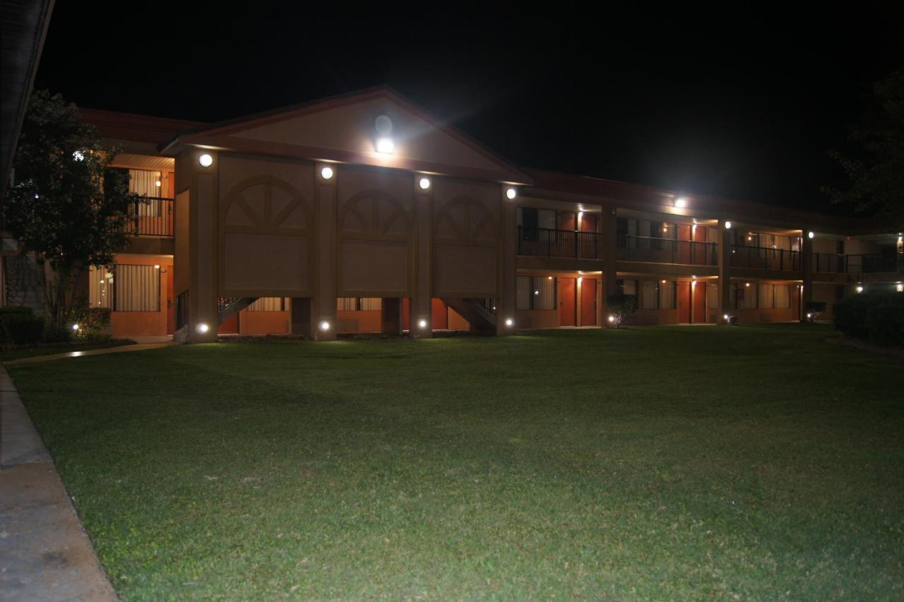 Days Inn By Wyndham Durham/Near Duke University Екстер'єр фото