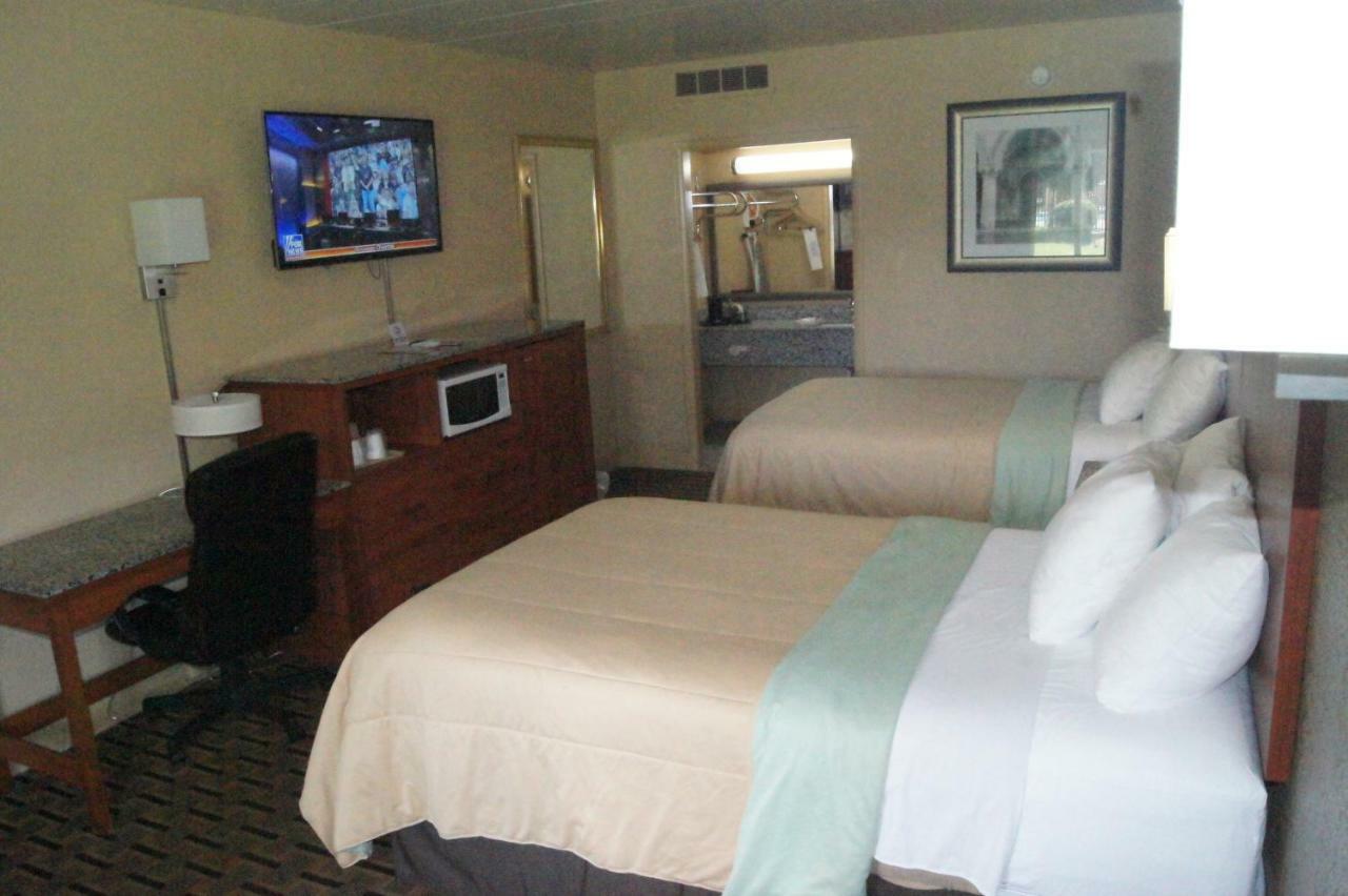 Days Inn By Wyndham Durham/Near Duke University Екстер'єр фото