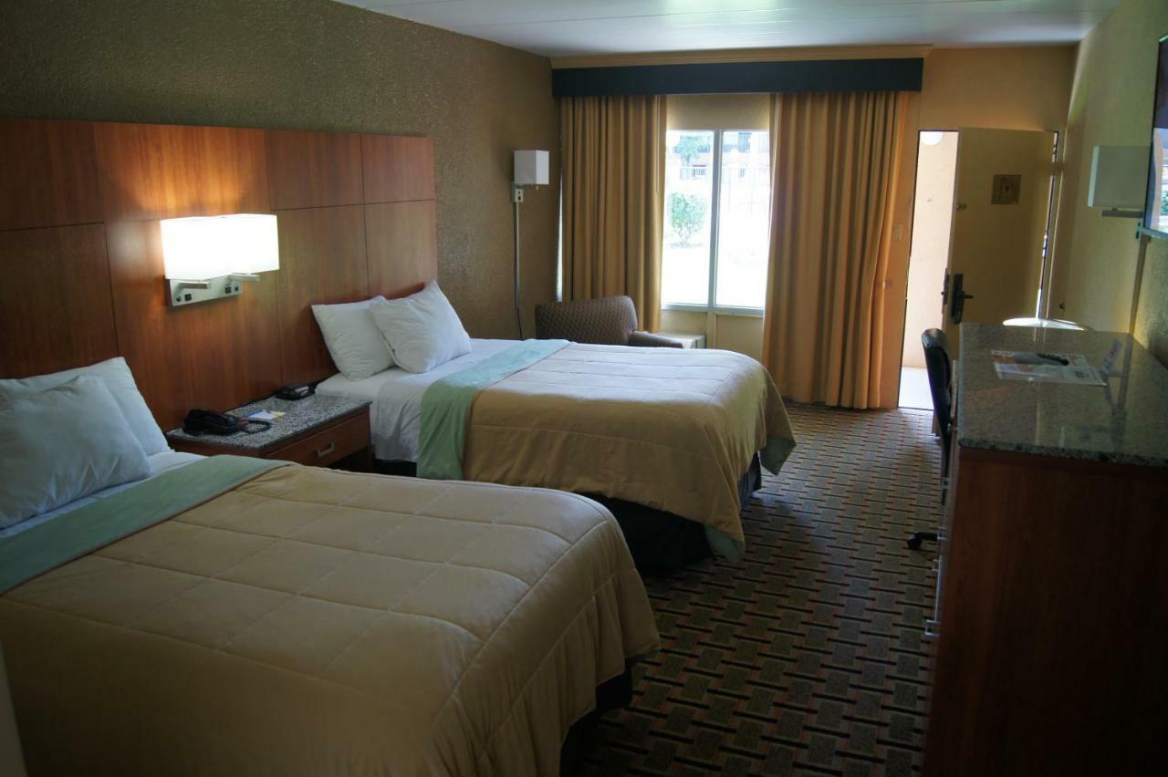 Days Inn By Wyndham Durham/Near Duke University Екстер'єр фото