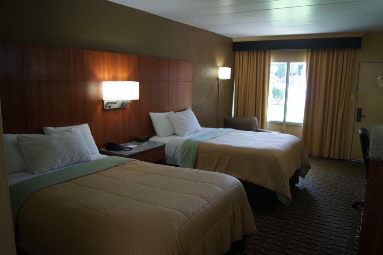 Days Inn By Wyndham Durham/Near Duke University Екстер'єр фото