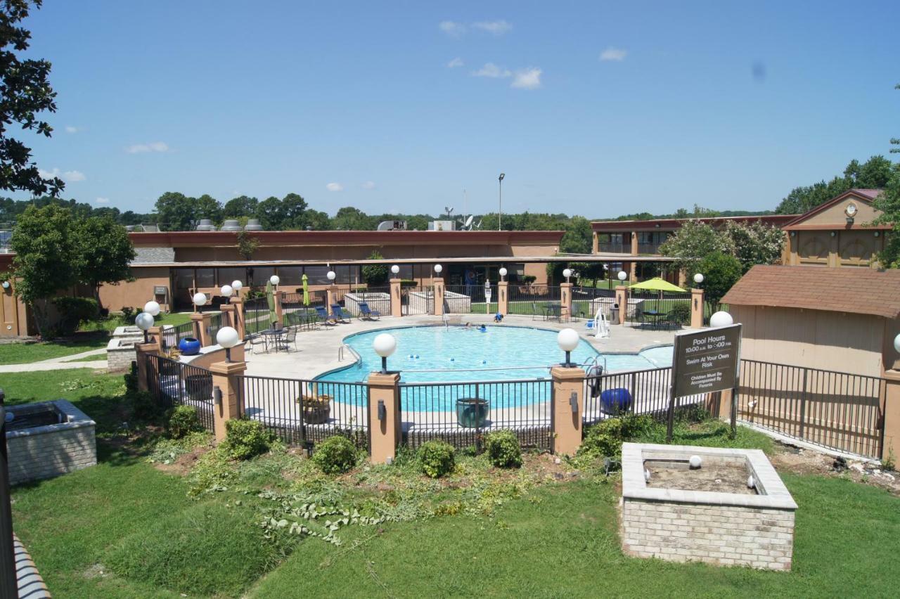 Days Inn By Wyndham Durham/Near Duke University Екстер'єр фото