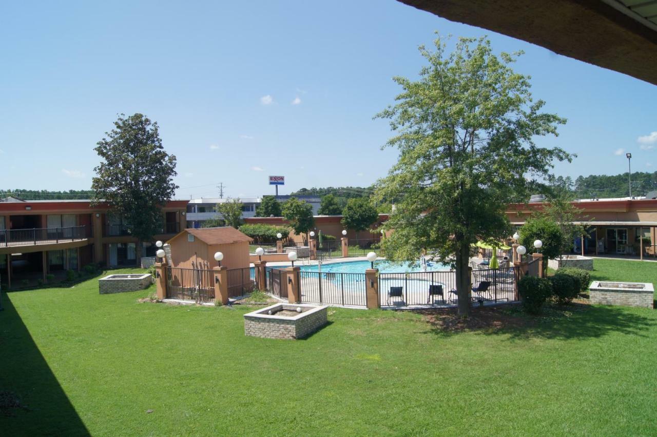 Days Inn By Wyndham Durham/Near Duke University Екстер'єр фото