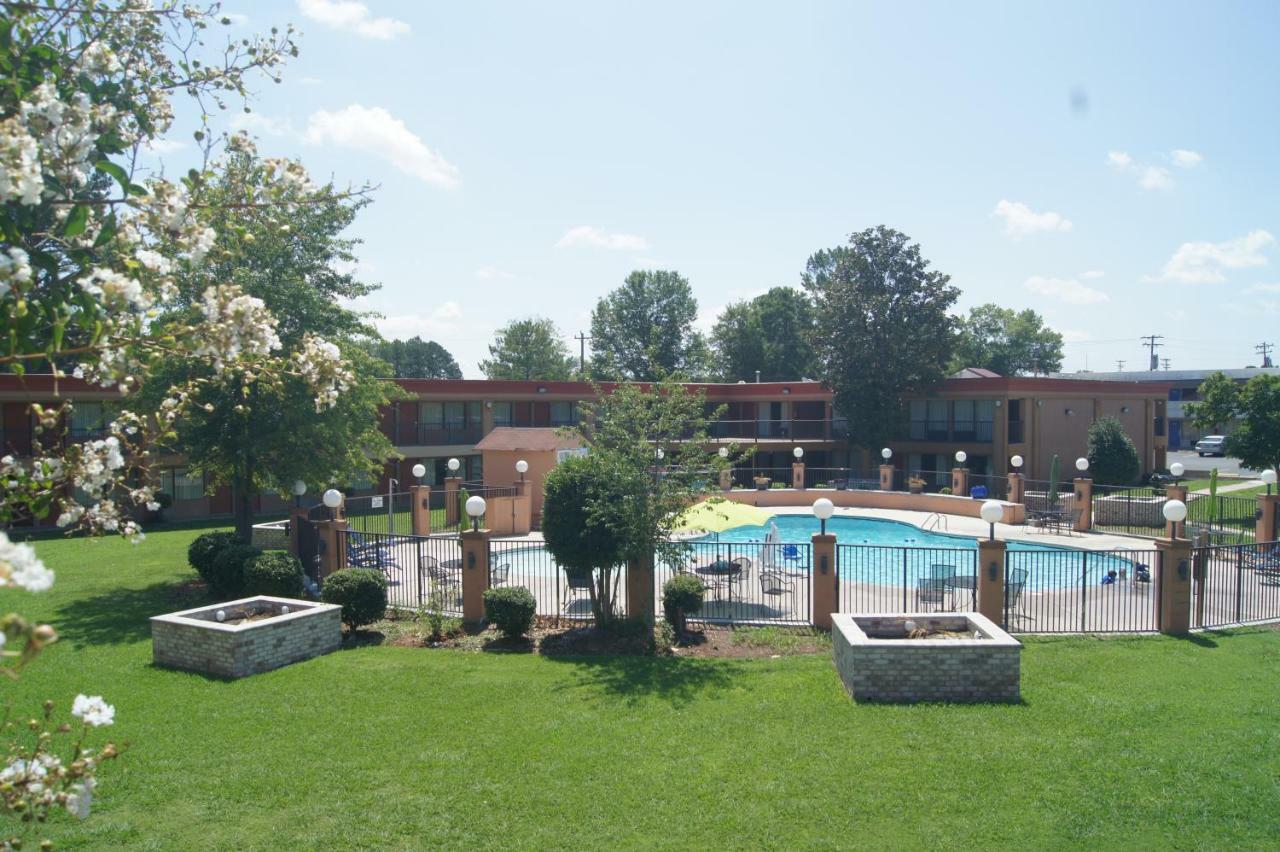 Days Inn By Wyndham Durham/Near Duke University Екстер'єр фото