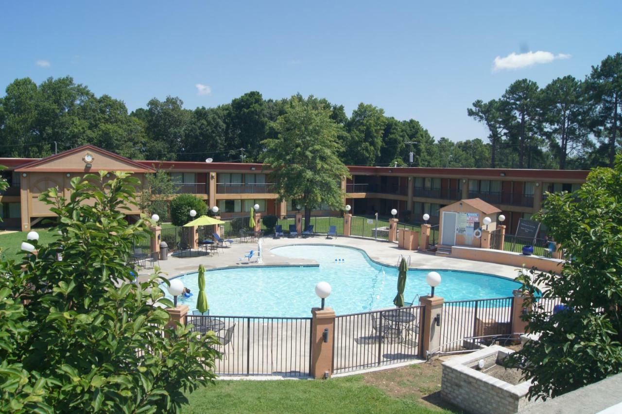 Days Inn By Wyndham Durham/Near Duke University Екстер'єр фото