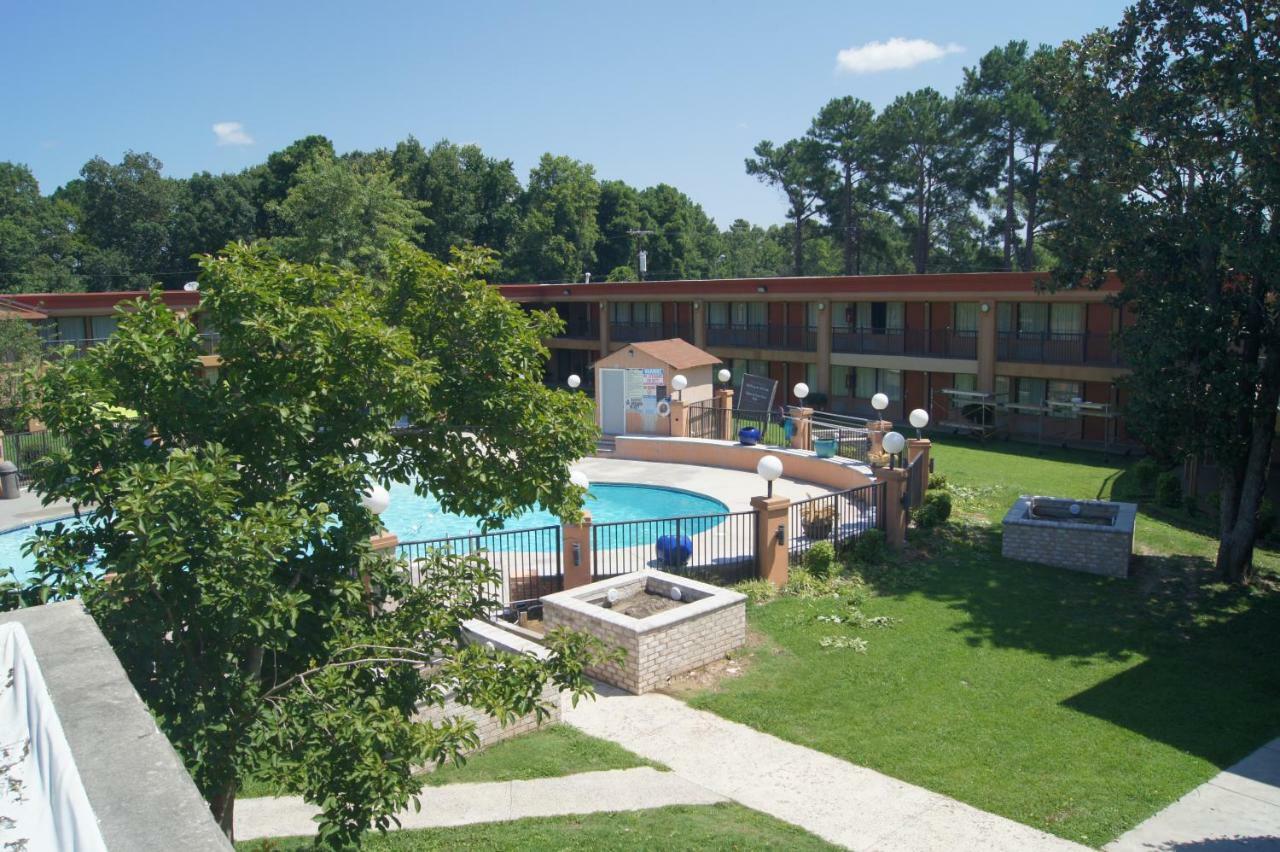 Days Inn By Wyndham Durham/Near Duke University Екстер'єр фото