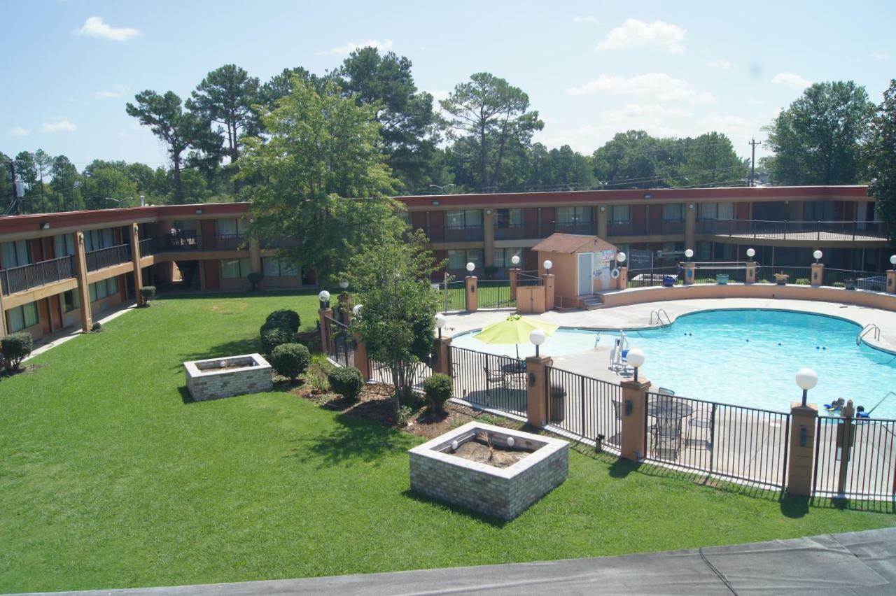 Days Inn By Wyndham Durham/Near Duke University Екстер'єр фото