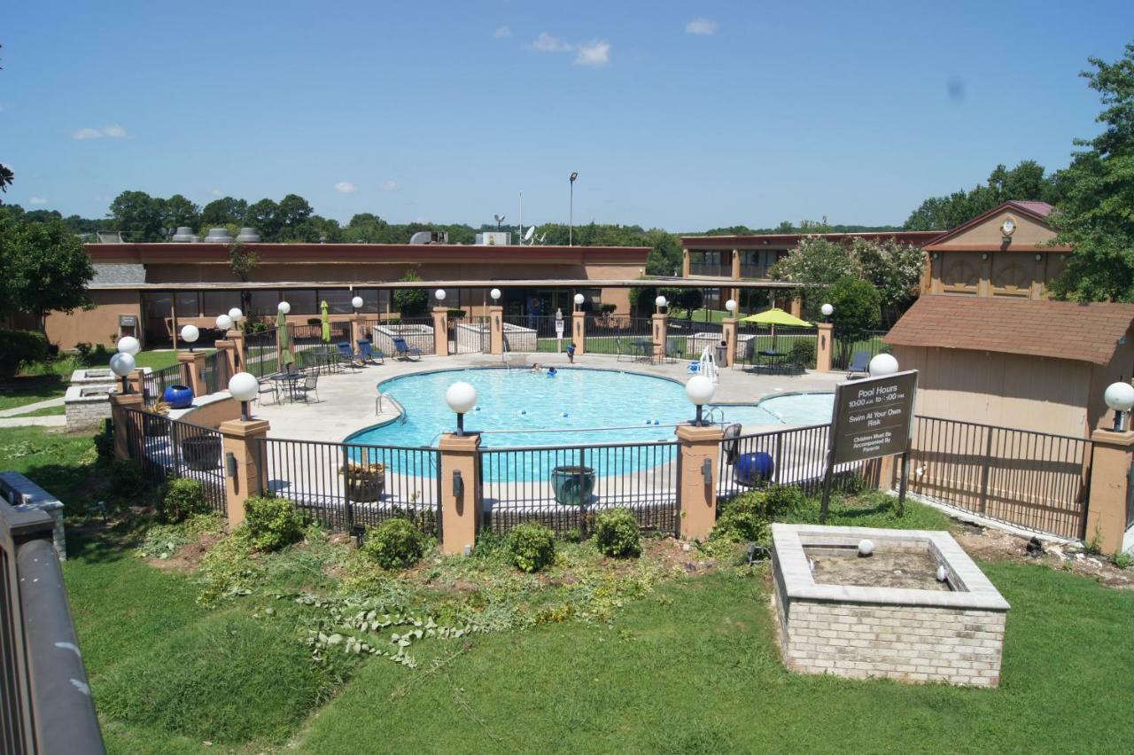 Days Inn By Wyndham Durham/Near Duke University Екстер'єр фото