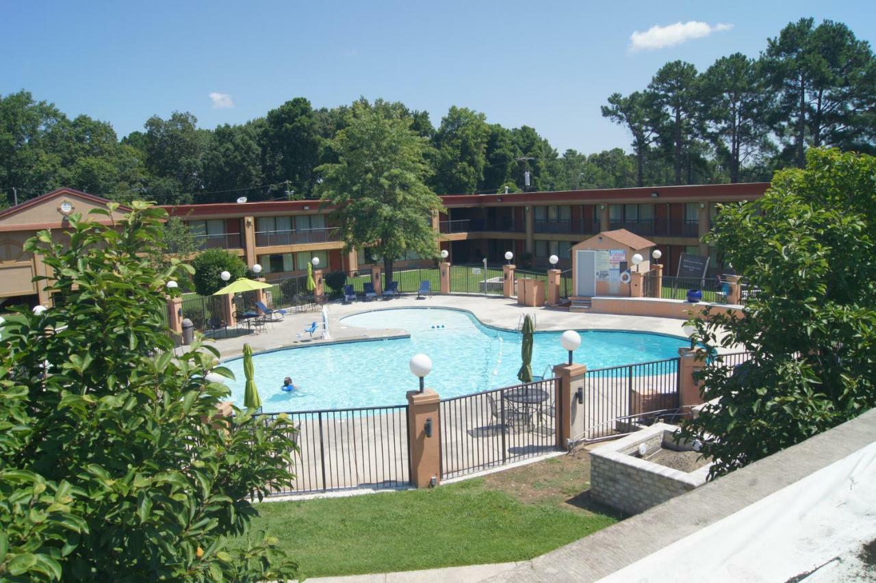 Days Inn By Wyndham Durham/Near Duke University Екстер'єр фото