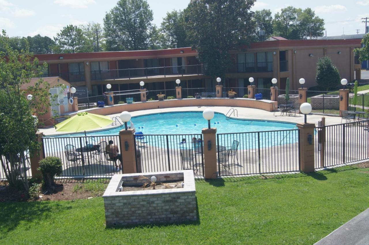 Days Inn By Wyndham Durham/Near Duke University Екстер'єр фото