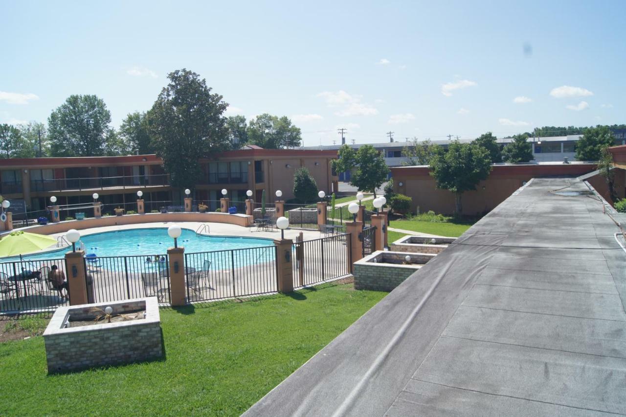 Days Inn By Wyndham Durham/Near Duke University Екстер'єр фото