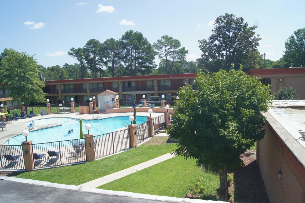 Days Inn By Wyndham Durham/Near Duke University Екстер'єр фото