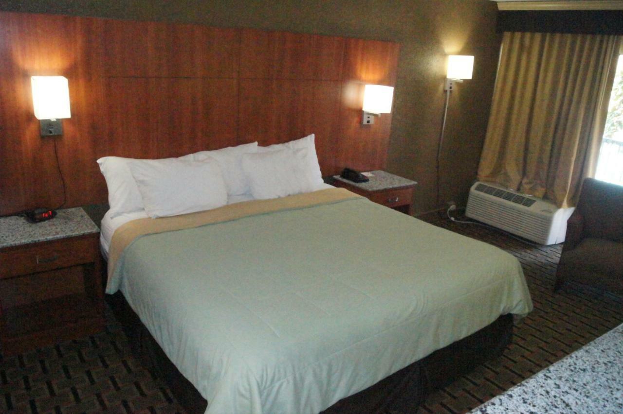 Days Inn By Wyndham Durham/Near Duke University Екстер'єр фото