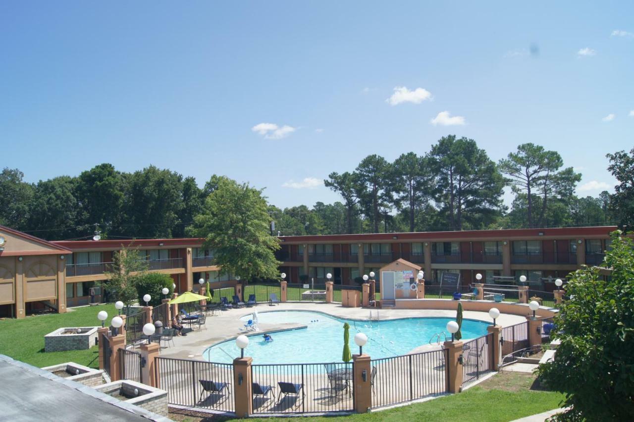 Days Inn By Wyndham Durham/Near Duke University Екстер'єр фото