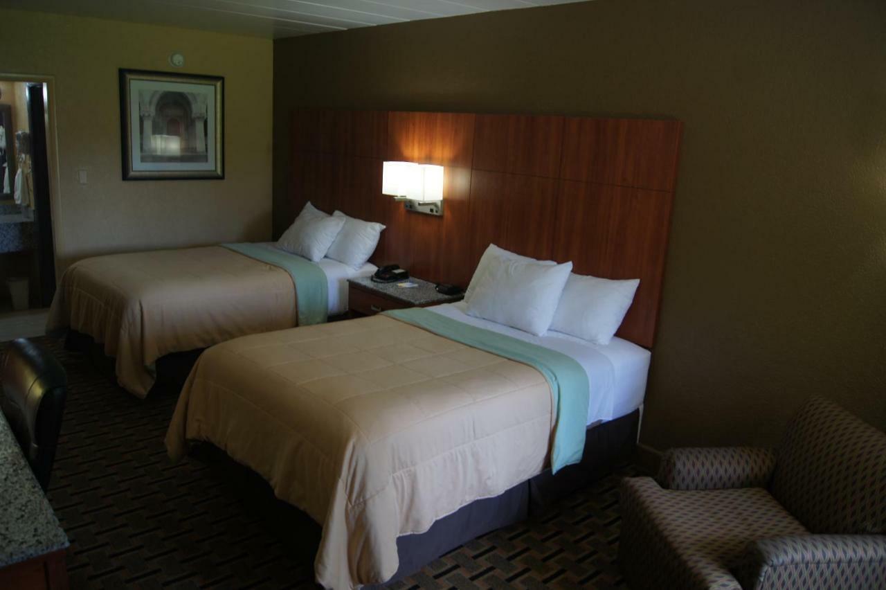 Days Inn By Wyndham Durham/Near Duke University Екстер'єр фото