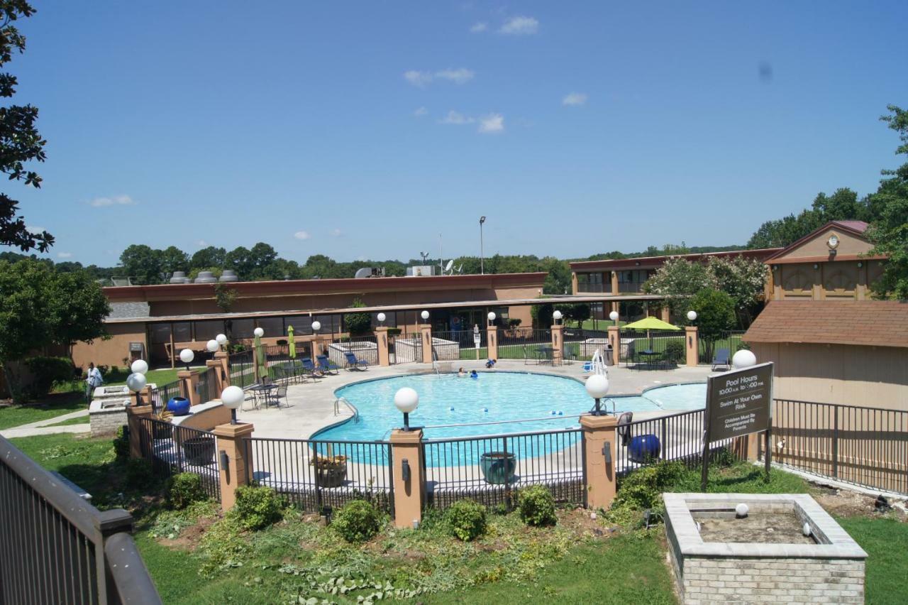 Days Inn By Wyndham Durham/Near Duke University Екстер'єр фото