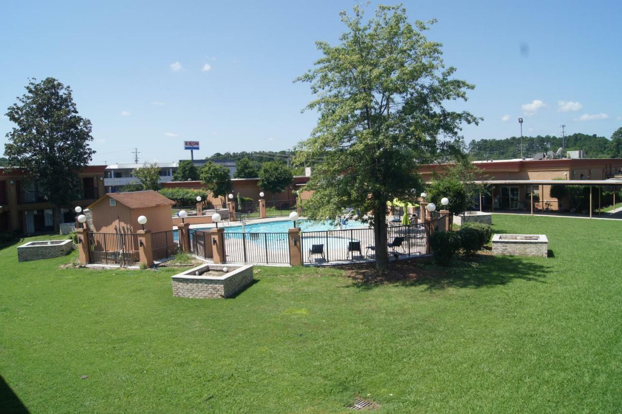 Days Inn By Wyndham Durham/Near Duke University Екстер'єр фото