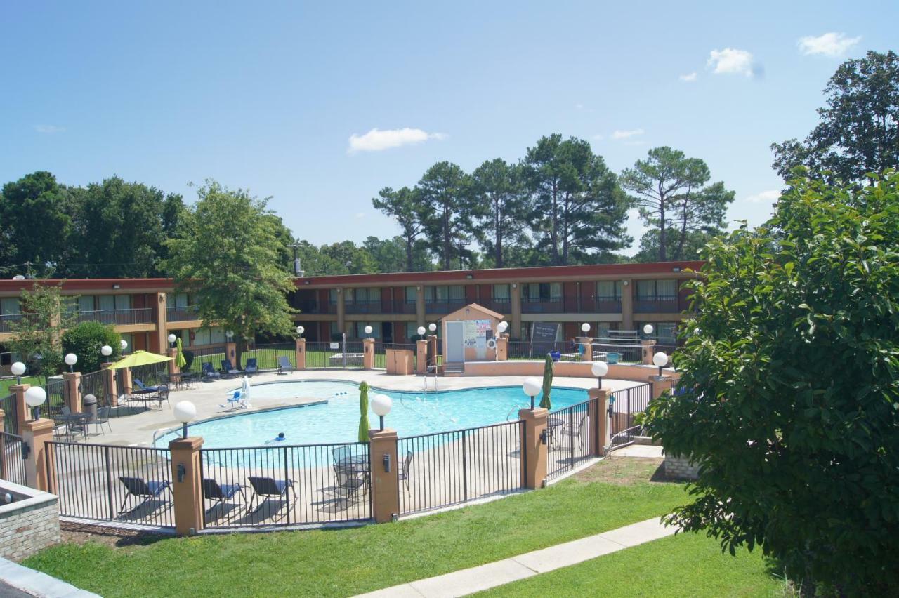 Days Inn By Wyndham Durham/Near Duke University Екстер'єр фото