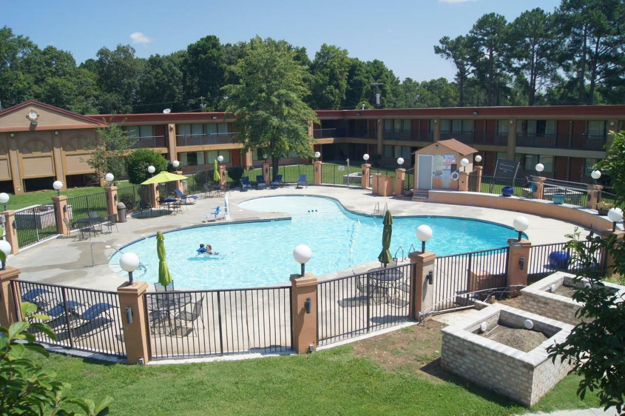 Days Inn By Wyndham Durham/Near Duke University Екстер'єр фото