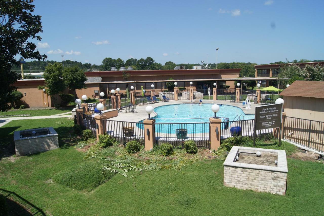Days Inn By Wyndham Durham/Near Duke University Екстер'єр фото