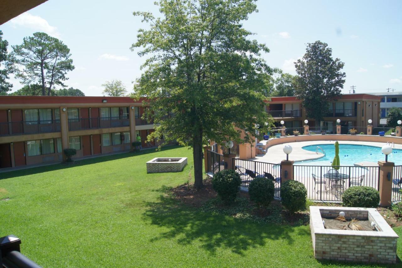Days Inn By Wyndham Durham/Near Duke University Екстер'єр фото