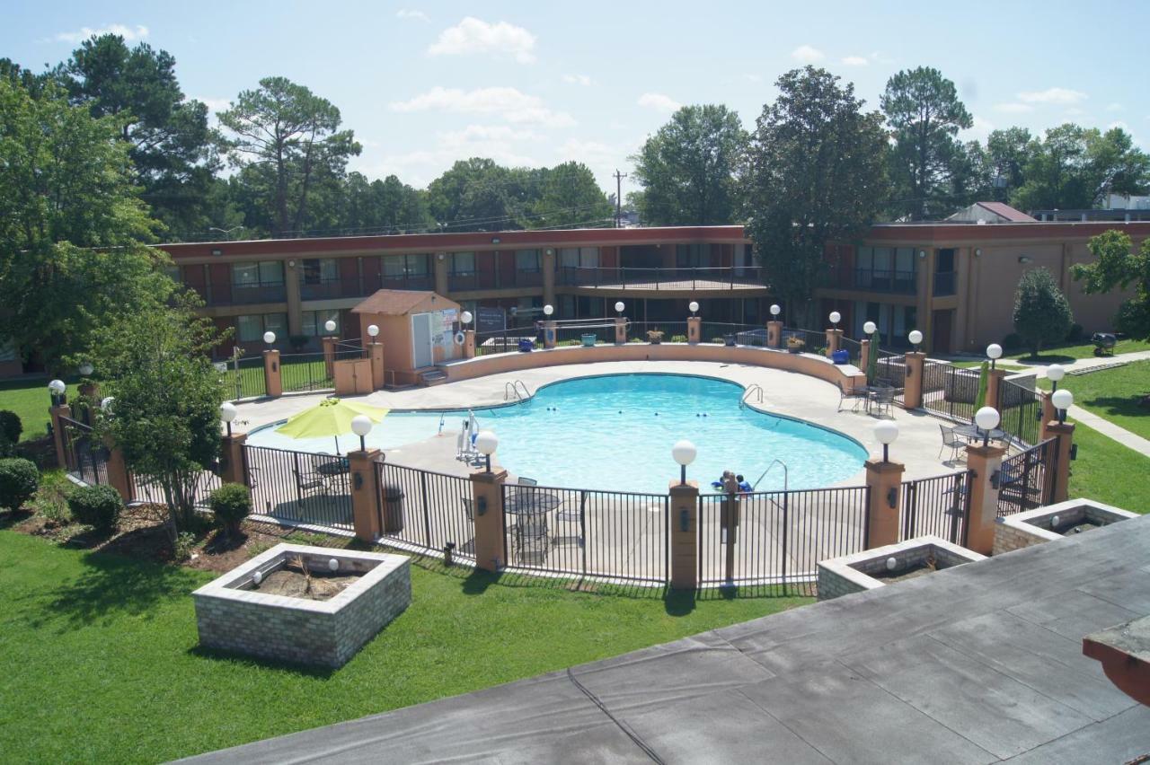 Days Inn By Wyndham Durham/Near Duke University Екстер'єр фото