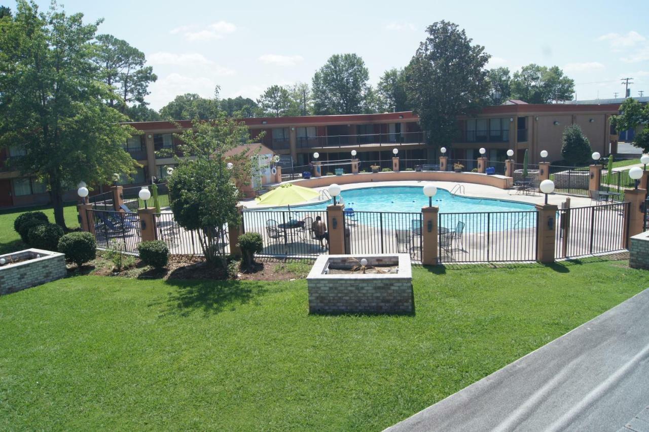 Days Inn By Wyndham Durham/Near Duke University Екстер'єр фото